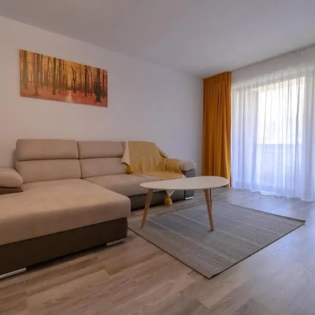 Transylvanian Apt. W/ Lrg. Terrace And Parking - Karpatenhaus Апартаменты