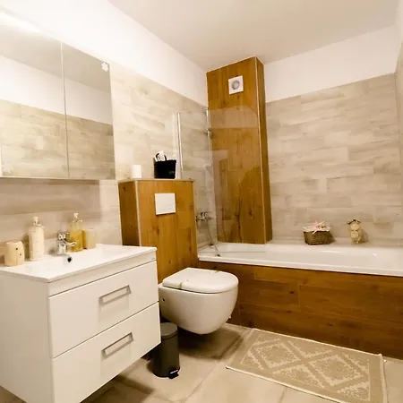 Апартаменты Transylvanian Apt. W/ Lrg. Terrace And Parking - Karpatenhaus