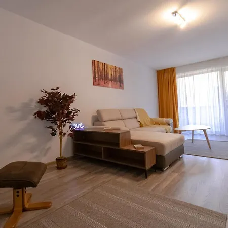 Transylvanian Apt. W/ Lrg. Terrace And Parking - Karpatenhaus Брашов
